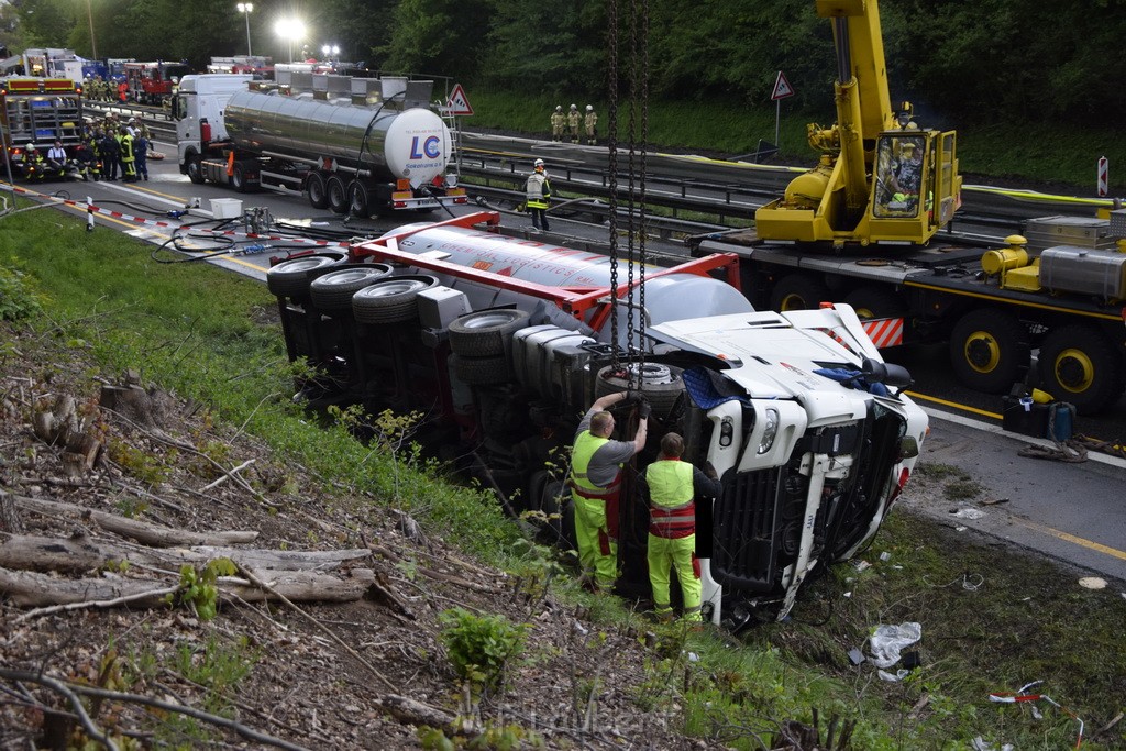 VU Gefahrgut LKW umgestuerzt A 4 Rich Koeln Hoehe AS Gummersbach P305.JPG - Miklos Laubert